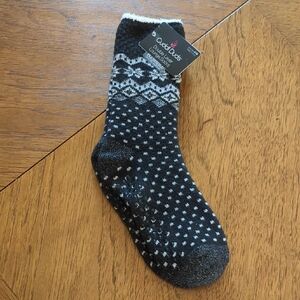 NWT Cuddl Duds Black and White Snowflake Socks With Grips